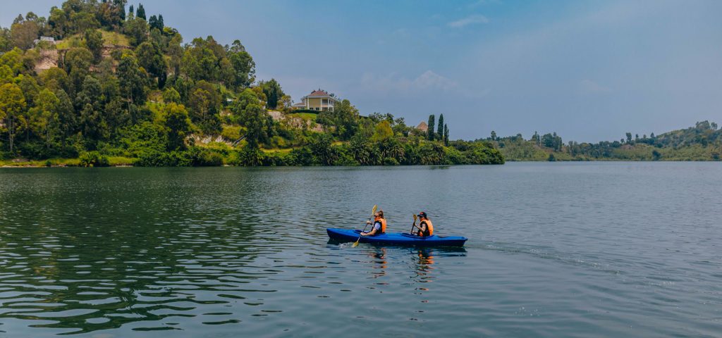 canoeing-on-lake-kivu-in-rwanda